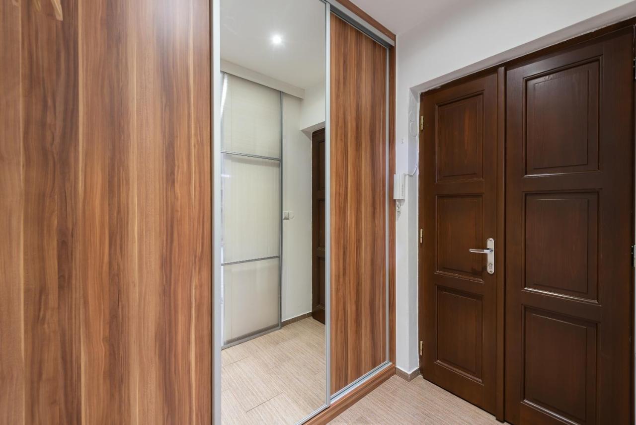 10 Min City Centre 5 People Apartment, Free Coffee Apartment Prag